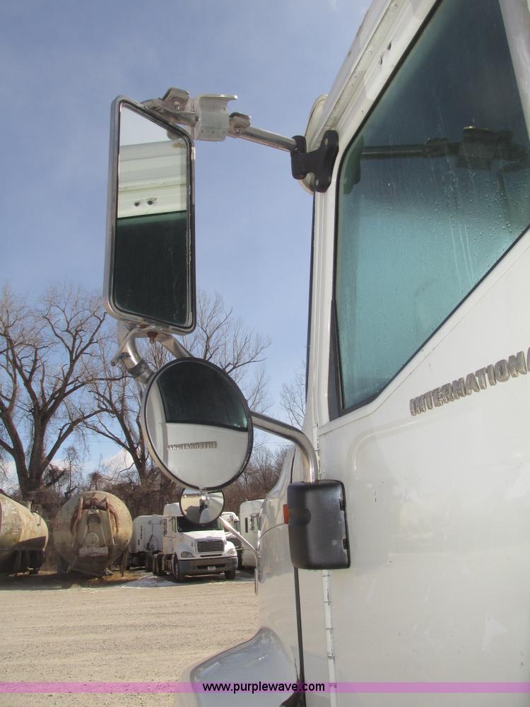 image for item G9768 2007 International 9200i semi truck