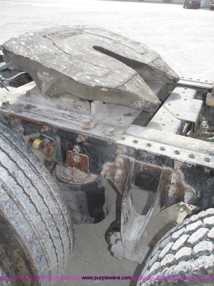 image for item G9768 2007 International 9200i semi truck