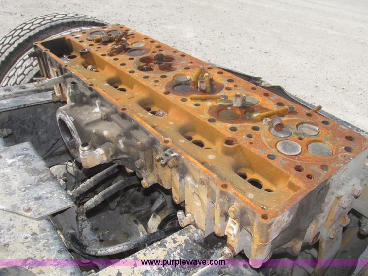 image for item G9768 2007 International 9200i semi truck