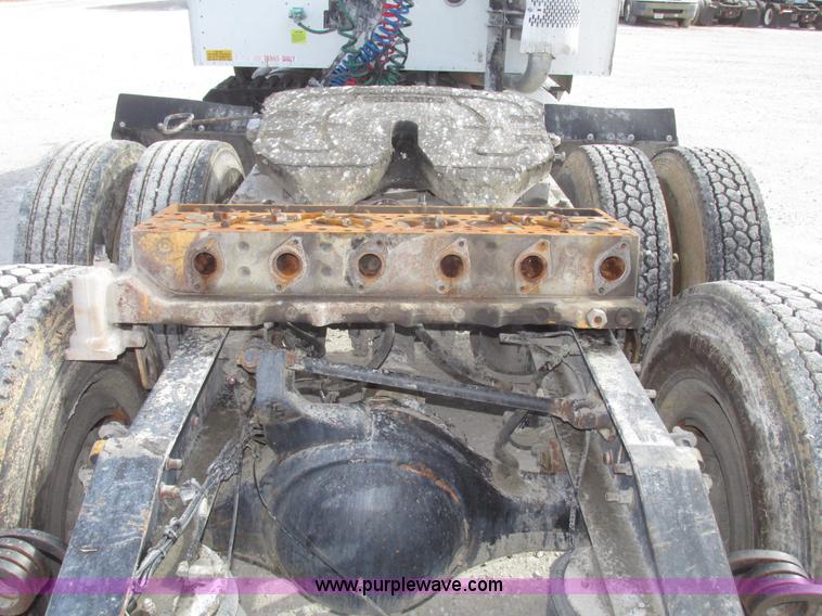 image for item G9768 2007 International 9200i semi truck