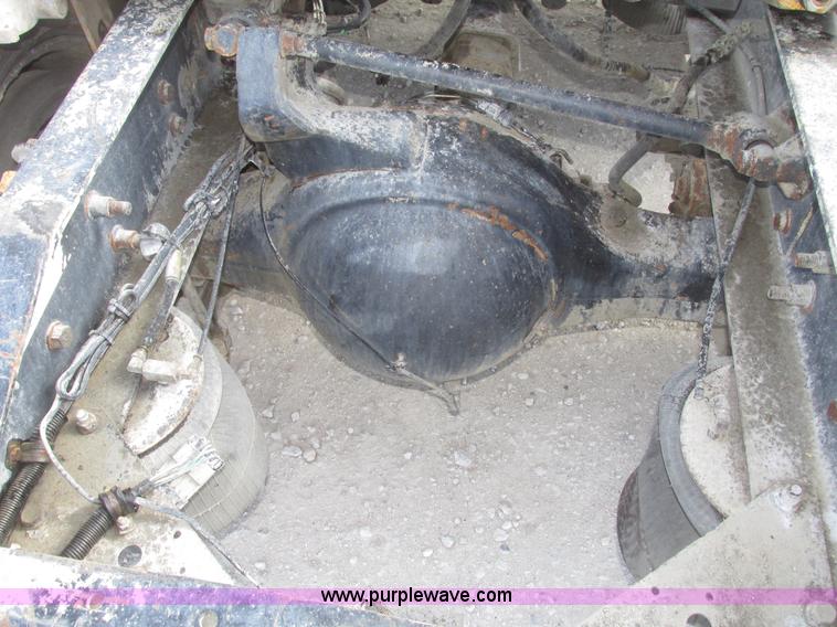 image for item G9768 2007 International 9200i semi truck