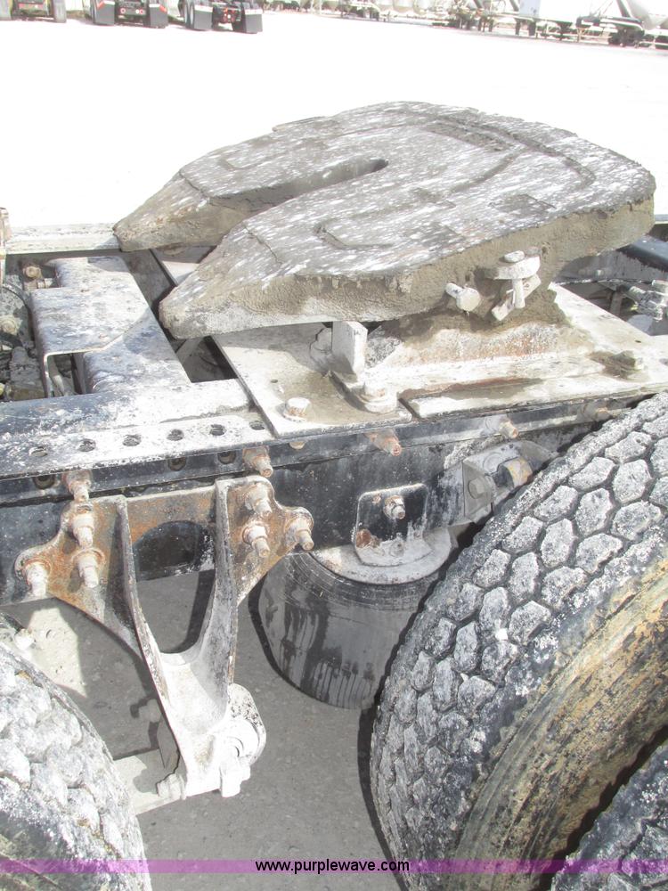 image for item G9768 2007 International 9200i semi truck