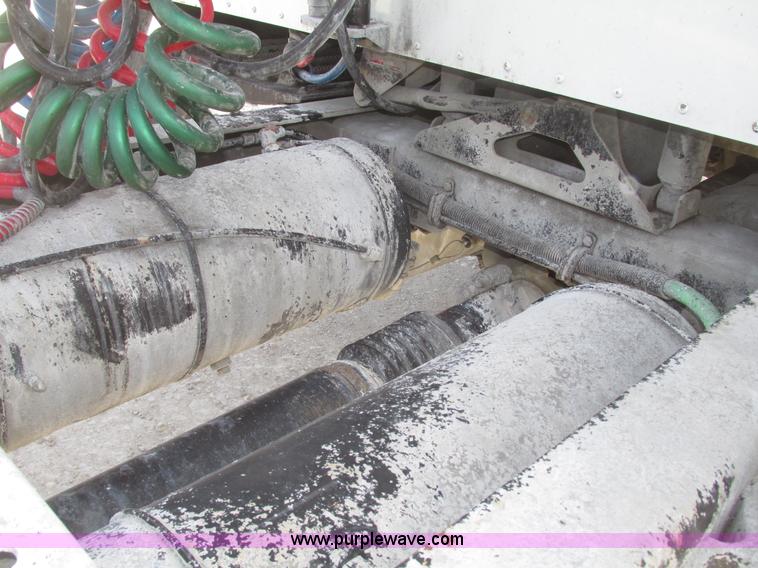 image for item G9768 2007 International 9200i semi truck