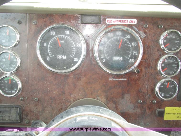 image for item G9768 2007 International 9200i semi truck