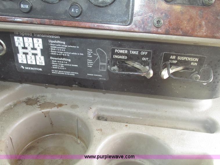 image for item G9768 2007 International 9200i semi truck