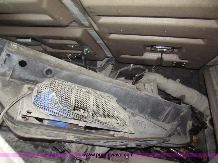 image for item G9768 2007 International 9200i semi truck