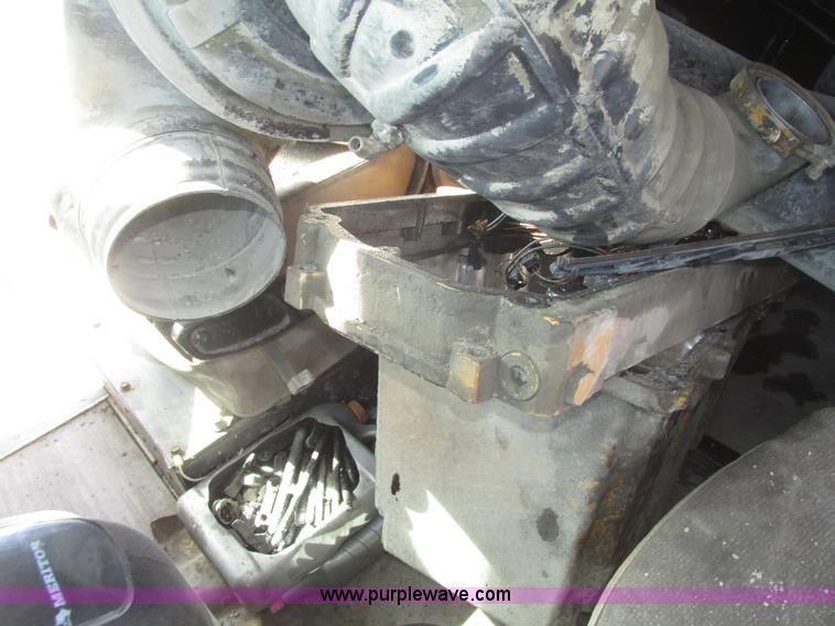 image for item G9768 2007 International 9200i semi truck