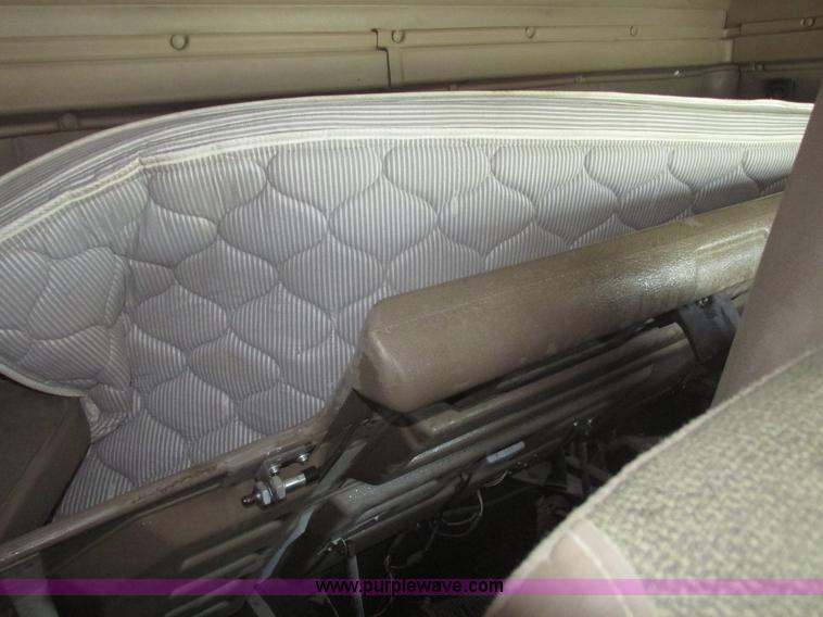 image for item G9768 2007 International 9200i semi truck