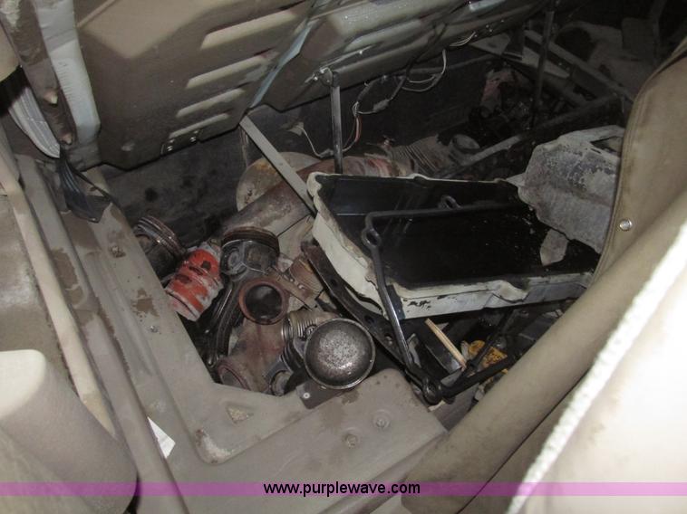 image for item G9768 2007 International 9200i semi truck