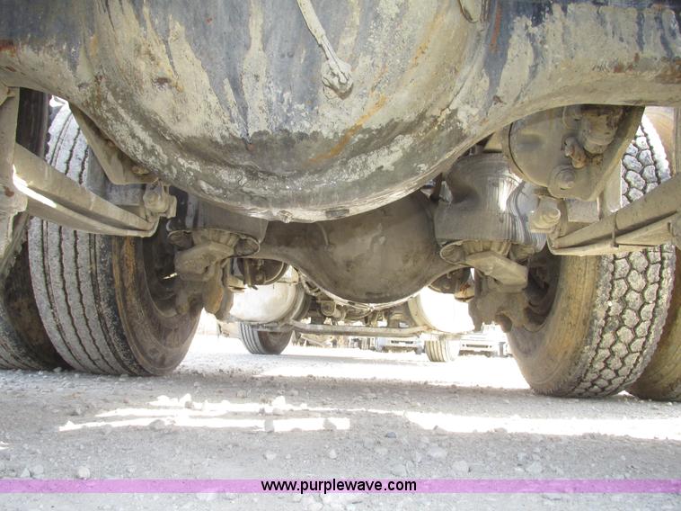 image for item G9768 2007 International 9200i semi truck