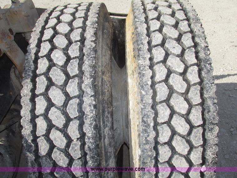 image for item G9768 2007 International 9200i semi truck