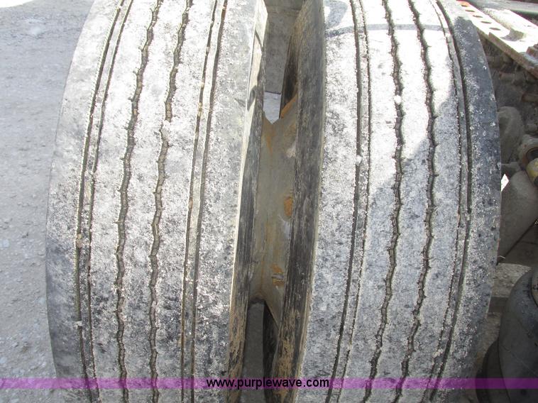 image for item G9768 2007 International 9200i semi truck