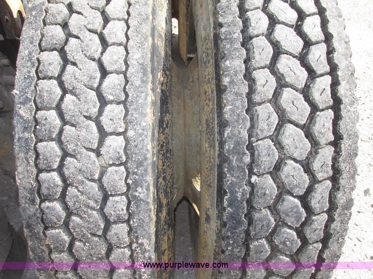 image for item G9768 2007 International 9200i semi truck