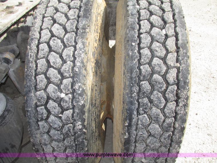 image for item G9768 2007 International 9200i semi truck