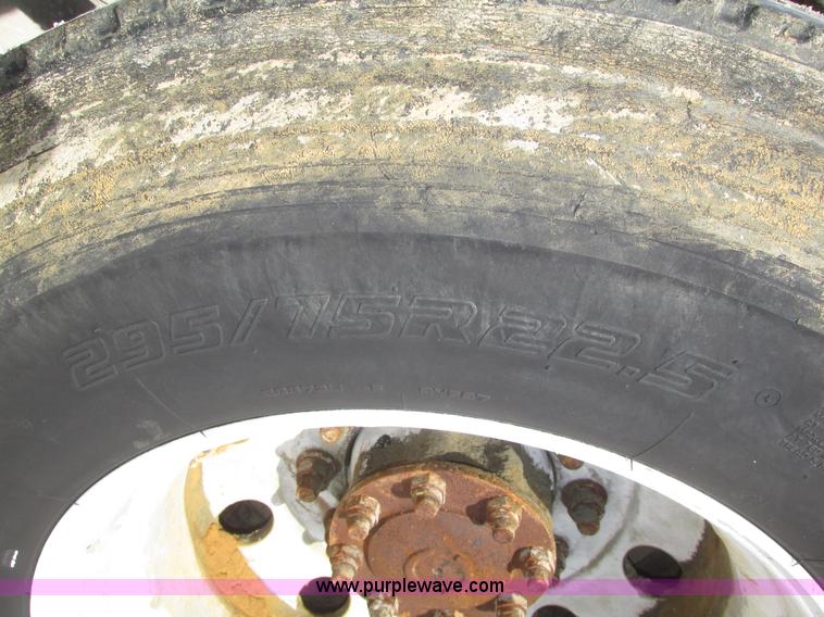 image for item G9768 2007 International 9200i semi truck