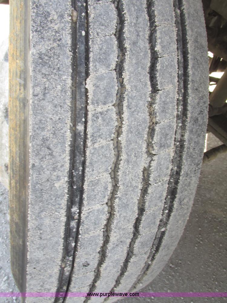 image for item G9768 2007 International 9200i semi truck