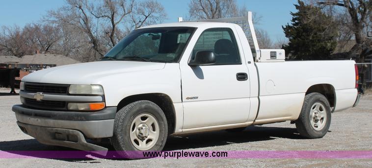 image for item H5912 2000 Chevrolet Silverado 1500 pickup truck