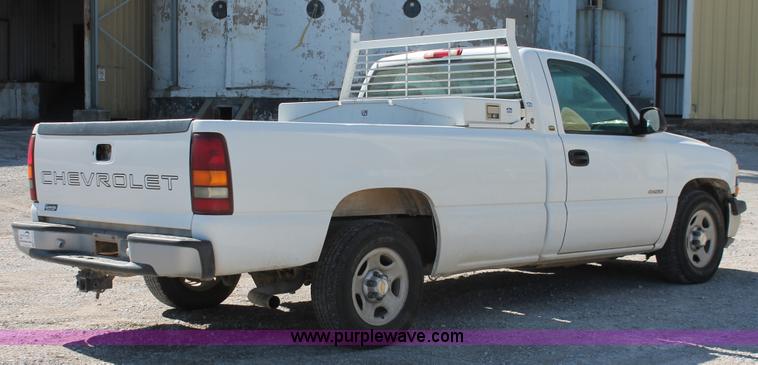 image for item H5912 2000 Chevrolet Silverado 1500 pickup truck