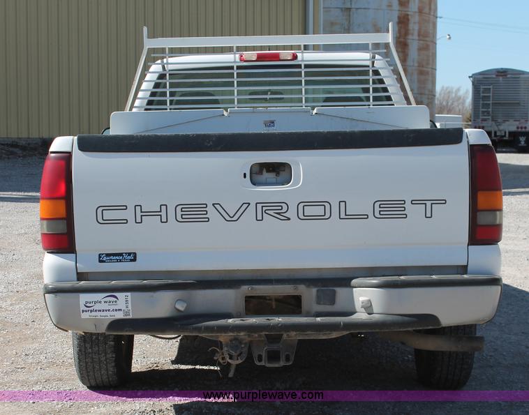 image for item H5912 2000 Chevrolet Silverado 1500 pickup truck