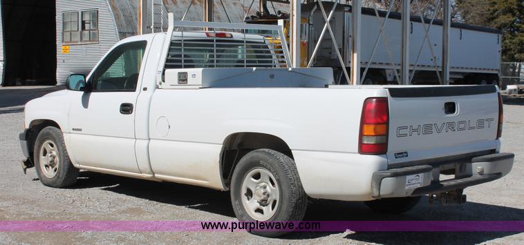 image for item H5912 2000 Chevrolet Silverado 1500 pickup truck