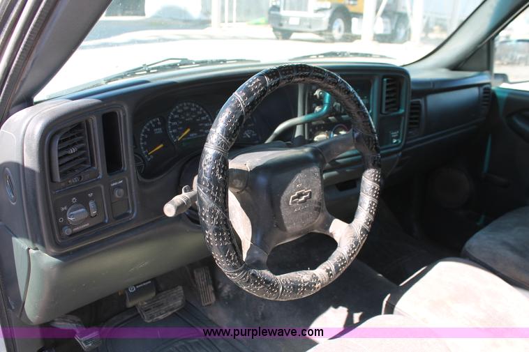 image for item H5912 2000 Chevrolet Silverado 1500 pickup truck