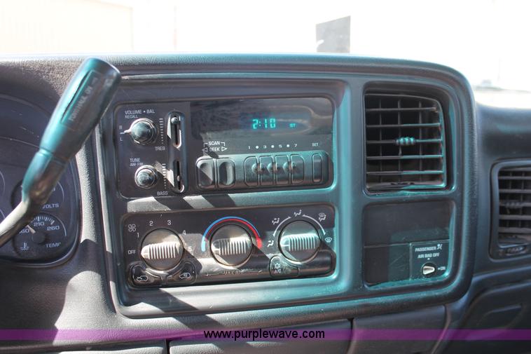 image for item H5912 2000 Chevrolet Silverado 1500 pickup truck