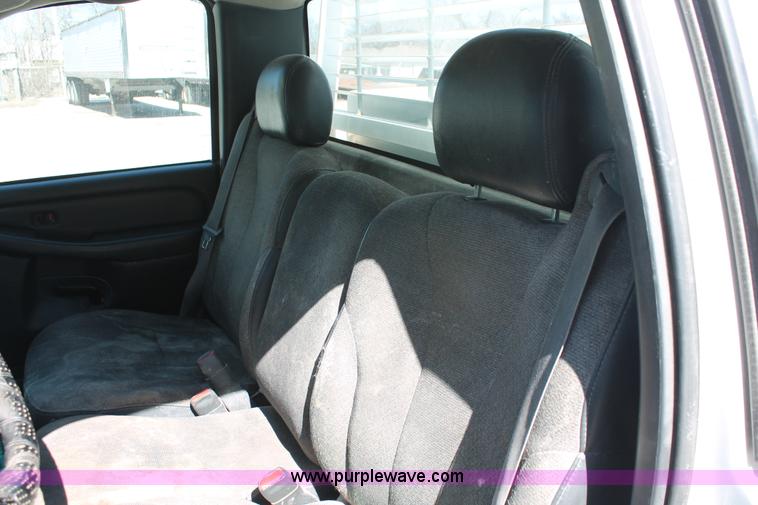 image for item H5912 2000 Chevrolet Silverado 1500 pickup truck