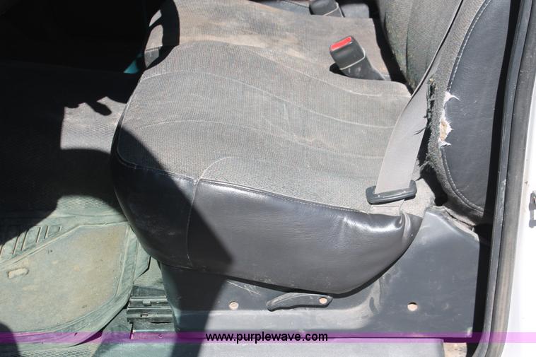 image for item H5912 2000 Chevrolet Silverado 1500 pickup truck