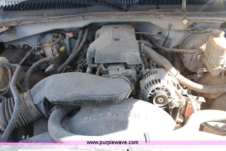 image for item H5912 2000 Chevrolet Silverado 1500 pickup truck