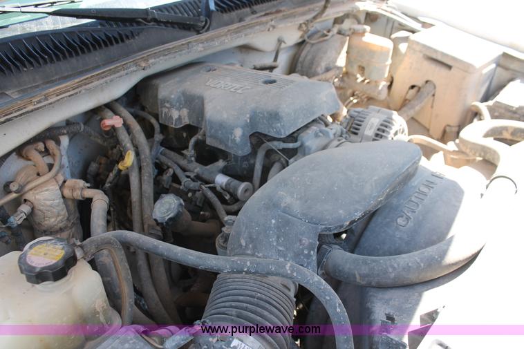 image for item H5912 2000 Chevrolet Silverado 1500 pickup truck