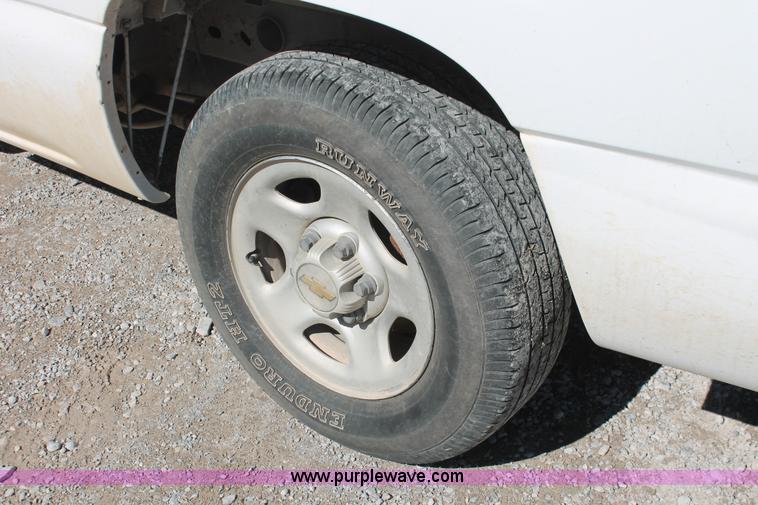 image for item H5912 2000 Chevrolet Silverado 1500 pickup truck