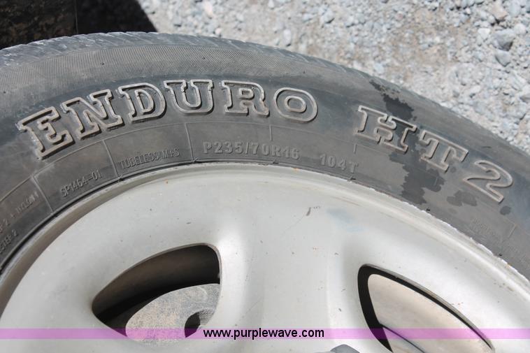 image for item H5912 2000 Chevrolet Silverado 1500 pickup truck