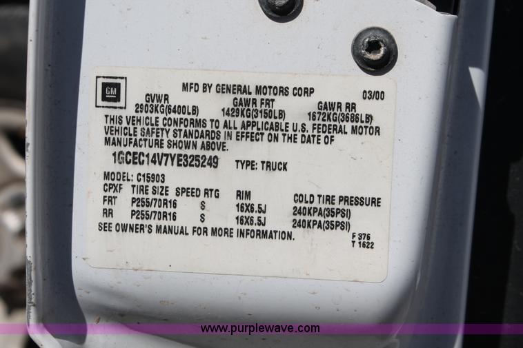 image for item H5912 2000 Chevrolet Silverado 1500 pickup truck