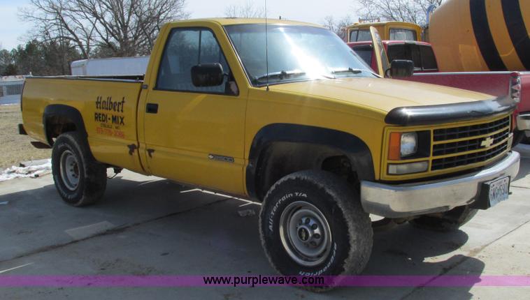 image for item I3087 1990 Chevrolet Cheyenne 2500 pickup truck