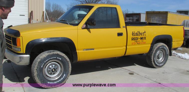 image for item I3087 1990 Chevrolet Cheyenne 2500 pickup truck
