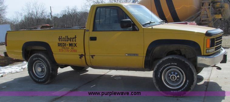 image for item I3087 1990 Chevrolet Cheyenne 2500 pickup truck