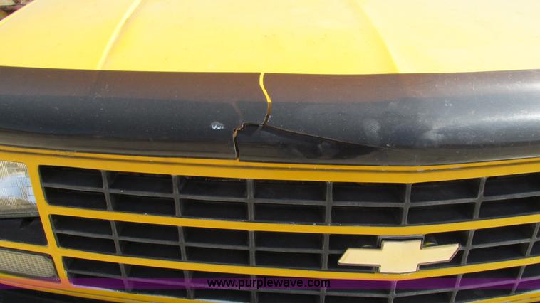 image for item I3087 1990 Chevrolet Cheyenne 2500 pickup truck