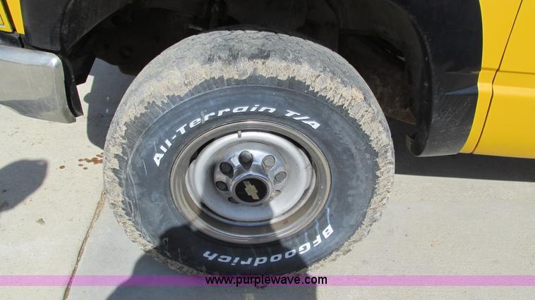 image for item I3087 1990 Chevrolet Cheyenne 2500 pickup truck