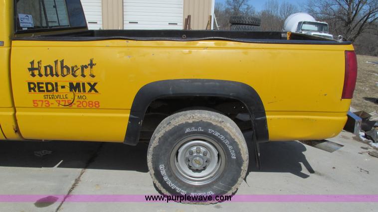 image for item I3087 1990 Chevrolet Cheyenne 2500 pickup truck