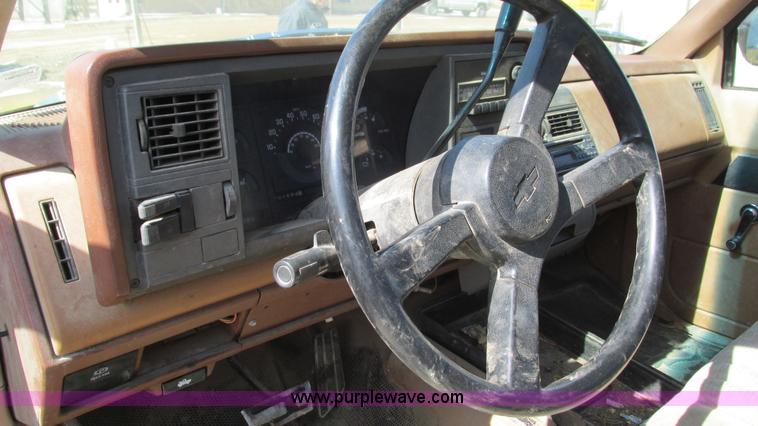 image for item I3087 1990 Chevrolet Cheyenne 2500 pickup truck