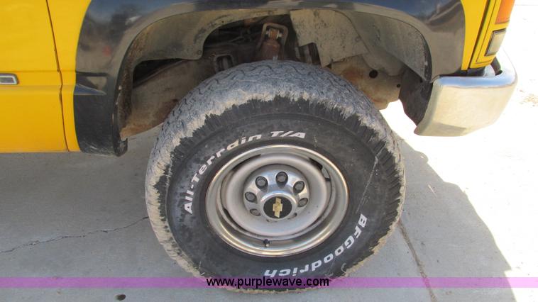 image for item I3087 1990 Chevrolet Cheyenne 2500 pickup truck