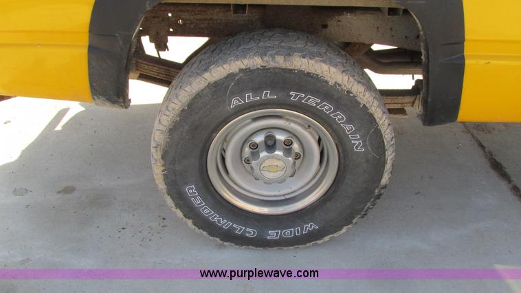 image for item I3087 1990 Chevrolet Cheyenne 2500 pickup truck