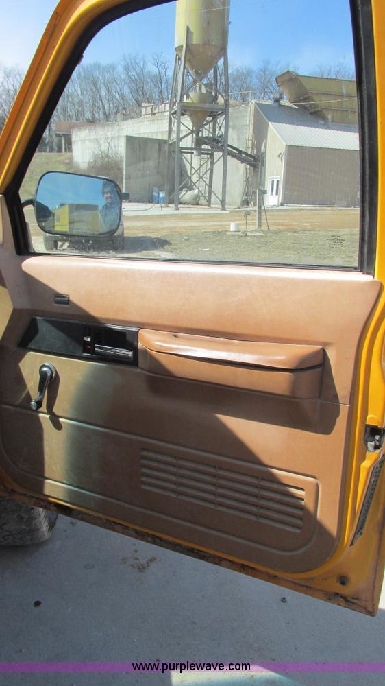 image for item I3087 1990 Chevrolet Cheyenne 2500 pickup truck