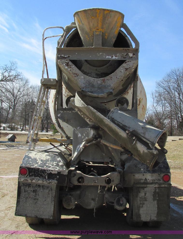 image for item I3089 1987 Ford LT8000 mixer truck