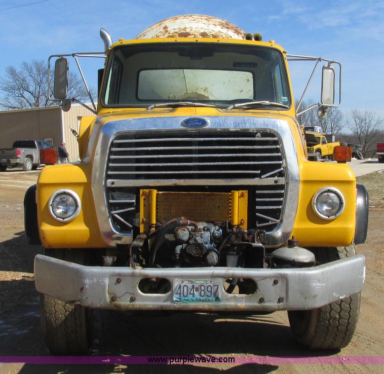 image for item I3089 1987 Ford LT8000 mixer truck