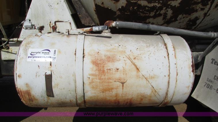 image for item I3089 1987 Ford LT8000 mixer truck