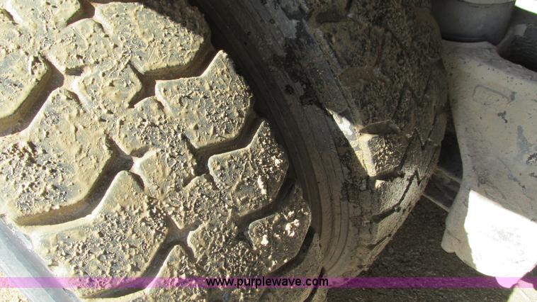 image for item I3089 1987 Ford LT8000 mixer truck