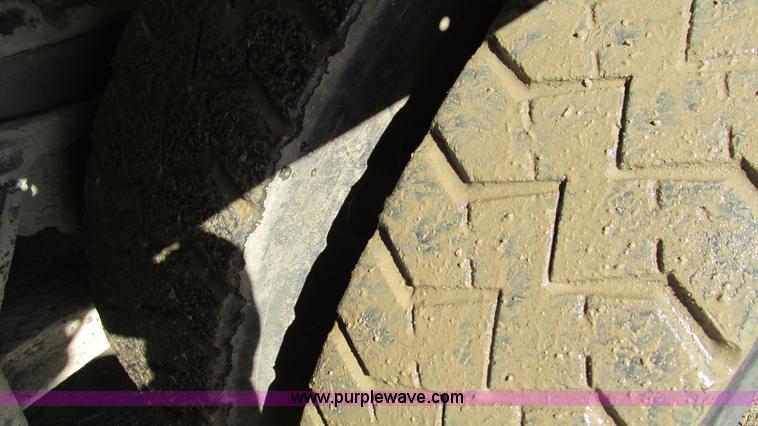 image for item I3089 1987 Ford LT8000 mixer truck