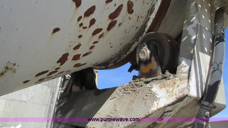 image for item I3089 1987 Ford LT8000 mixer truck