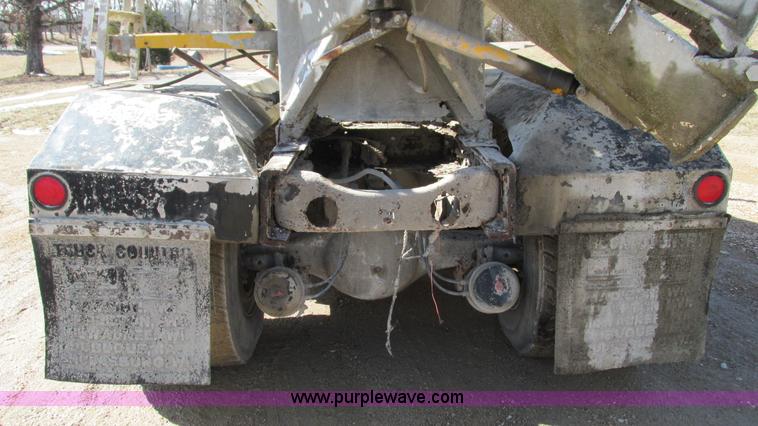 image for item I3089 1987 Ford LT8000 mixer truck